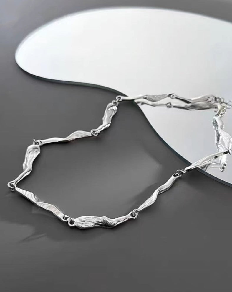 Fluid Metal Stylish Design Choker Necklace
