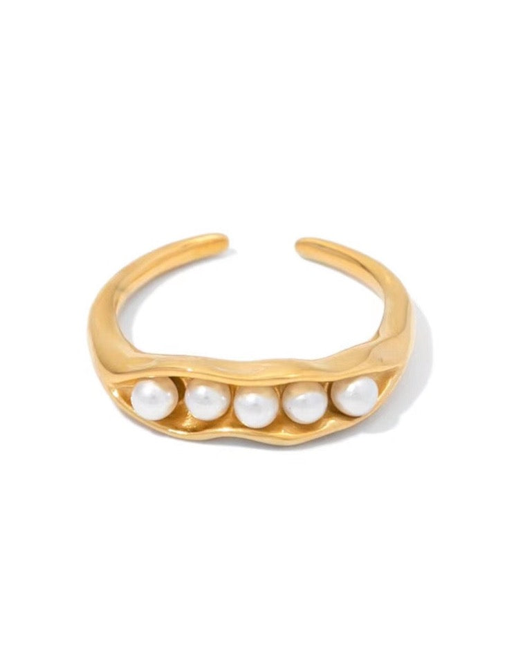 C&L Jewellery Pearls pod ring