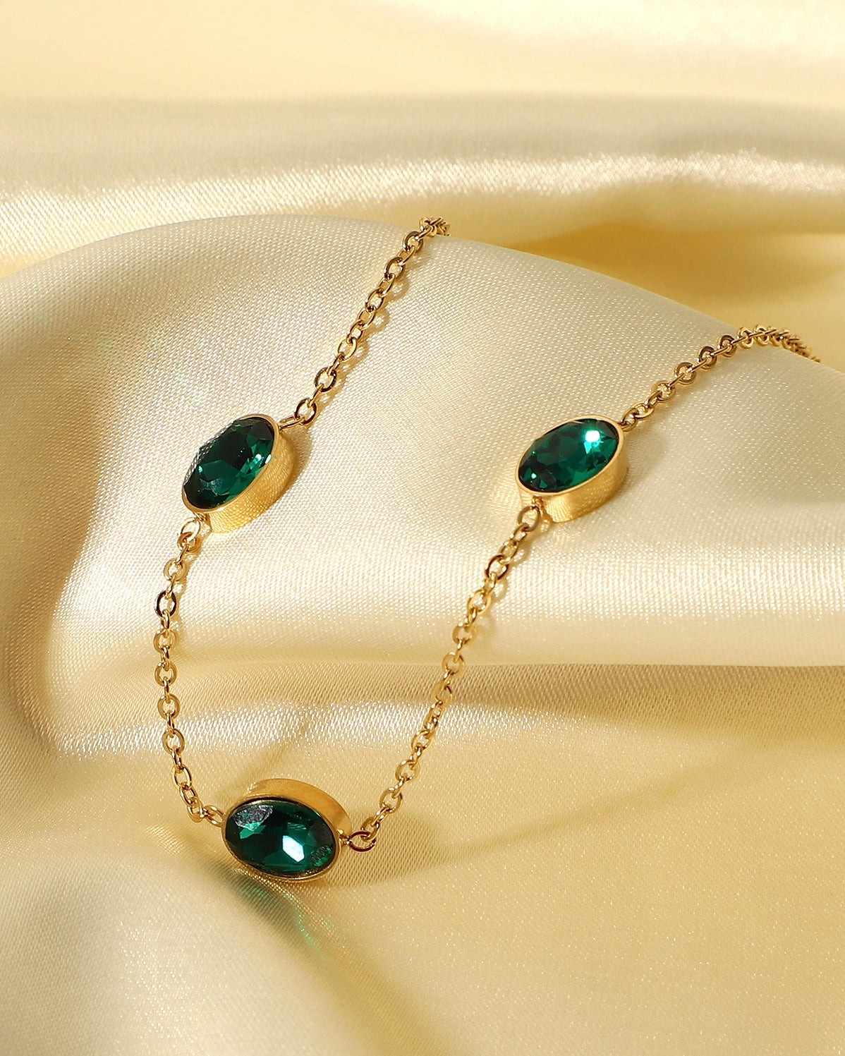 Oval Emerald Zircons Bracelet